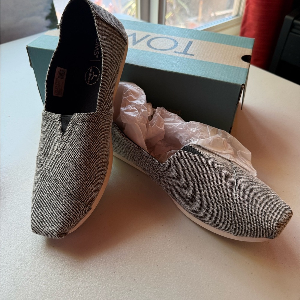 New TOMS Black and White Earthwise Slip-Ons